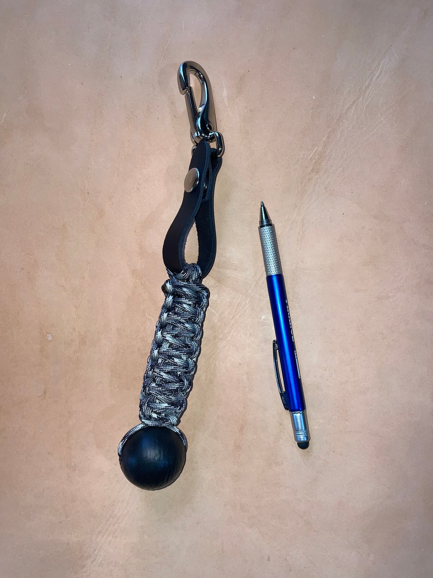 Cannonball black/Gray keychain/Flail